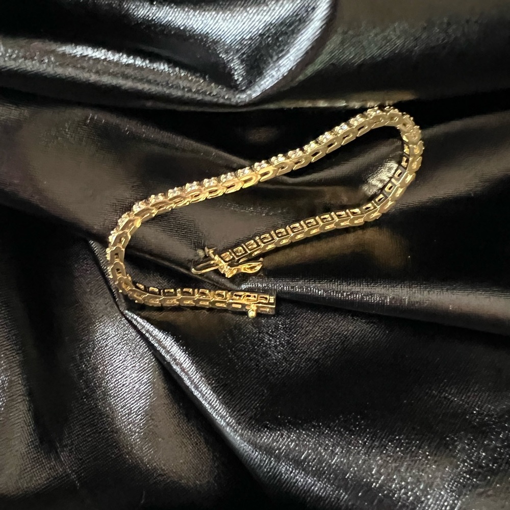 Discount!! Diamond tennis bracelet